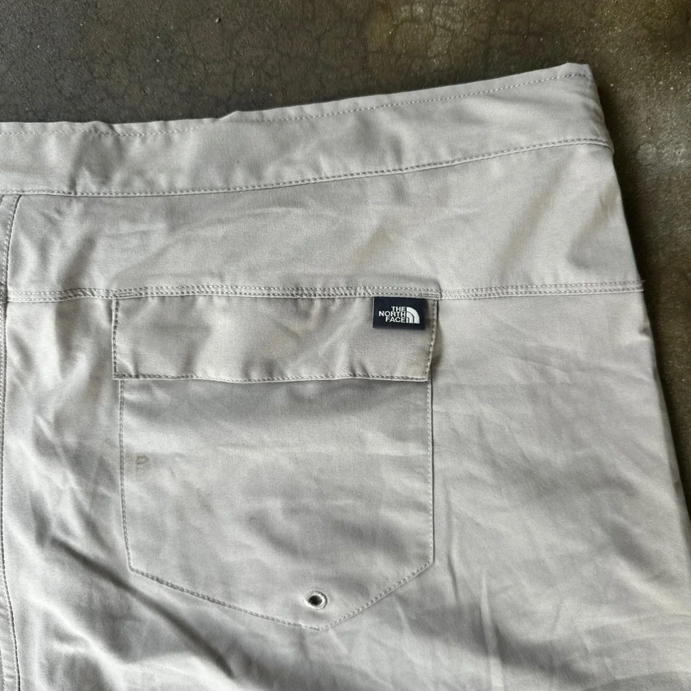 The North Face Hiking Shorts Mens 40 Tan Excellent Belted Cargo Outdoor Pocket
